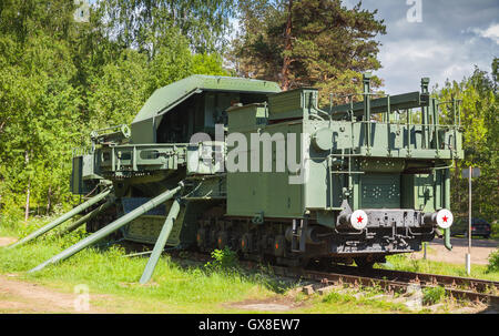 Sovietica monumento storico nella Krasnaya Gorka fort. TM-1-180 Pistola ferroviarie Foto Stock