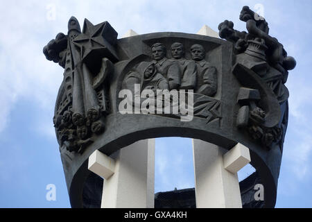 Il complesso memoriale "Salute, Pobeda!" open-air museum situato in Frunze parco nella città di Orenburg. Foto Stock