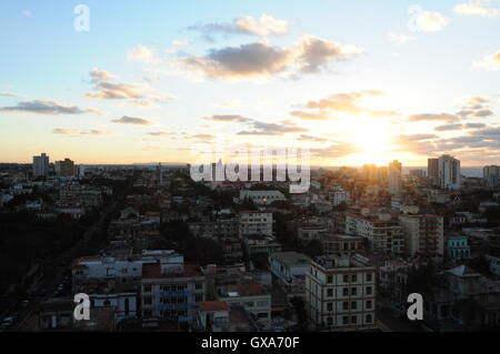 Tramonto sui tetti di La Habana Foto Stock