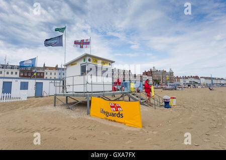 Bagnino capanna sulla spiaggia di Weymouth Dorset, Regno Unito Foto Stock