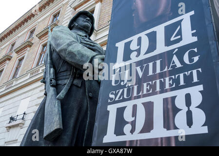 Sculture di grandi dimensioni al di fuori di un museo, Foto Stock