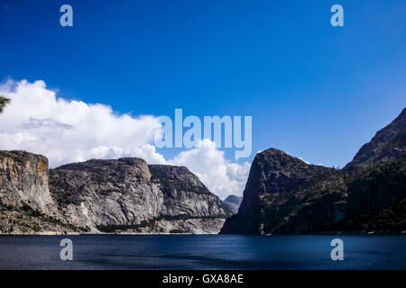 Hetch Hetchy serbatoio sul fiume Tuolumne Parco Nazionale di Yosemite Foto Stock