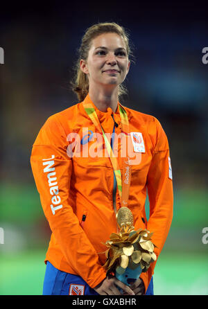 Paesi Bassi" Marlou van Rhijn celebra l'oro in Donne 200m - T44 Final durante l'ottavo giorno del 2016 Rio Giochi Paralimpici di Rio de Janeiro in Brasile. Foto Stock