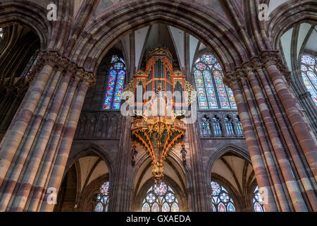 Kirchenorgel des Strassburger Muenster in Strassburg, Elsass, Frankreich | cattedrale di Strasburgo organo da chiesa, Strasburgo, al Foto Stock