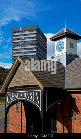 Ingresso al bacino del canale e canale di Coventry, Coventry, Warwickshire, West Midlands, England Regno Unito Foto Stock