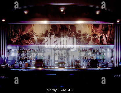 Queen Mary osservazione Bar, Sala in art deco con murale settimana giubilare da Alfred R Thompson Foto Stock