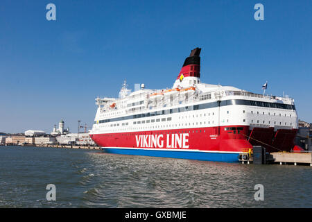 Helsinki, Finland-March 29 2014 : LA VIKING LINE vele in traghetto dal porto di Helsinki. I traghetti della linea Silja società godono di ampia p Foto Stock