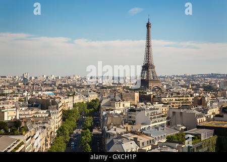 La skyline di Parigi e la Torre Eiffel, Francia Foto Stock