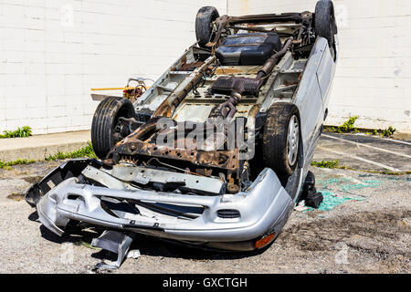 Indianapolis - Circa nel settembre 2016: sommati Automobile SUV dopo incidente guida ubriaco II Foto Stock