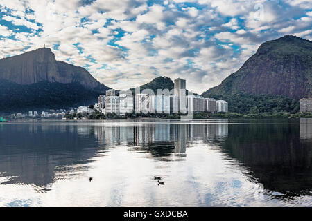 Rodrigo de Freitas, Corcovado Ipanema, Cristo Redentore in distanza, di Rio de Janeiro, Brasile Foto Stock