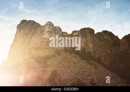 Vista soleggiata del Monte Rushmore, Keystone, Dakota del Sud, STATI UNITI D'AMERICA Foto Stock