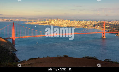 San Francisco Panorama Golden Gate Bridge da San Francisco Bay al tramonto Foto Stock