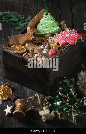 Natale modellato a mano gingerbreads Foto Stock