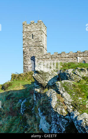 La chiesa di San Michael de Rupe su Brent Tor, in Dartmoor Devon, Inghilterra, Regno Unito Foto Stock