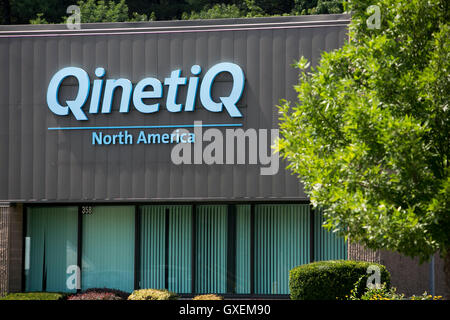 Un logo segno al di fuori della sede di QinetiQ North America a Waltham, Massachusetts, il 13 agosto 2016. Foto Stock