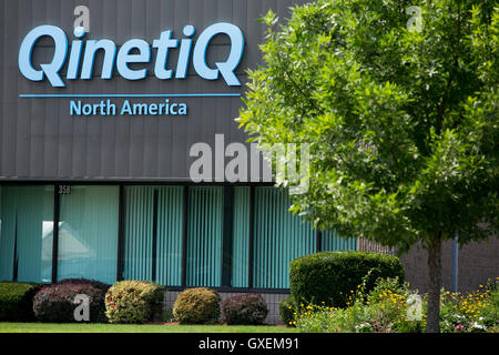 Un logo segno al di fuori della sede di QinetiQ North America a Waltham, Massachusetts, il 13 agosto 2016. Foto Stock