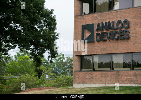 Un segno del logo al di fuori di una struttura occupata dalla Analog Devices, Inc. di Chelmsford, Massachusetts, il 13 agosto 2016. Foto Stock