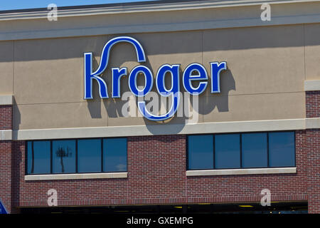 Indianapolis - Circa Giugno 2016: un supermercato Kroger. Il Kroger Co. è uno dei più grandi del mondo i dettaglianti di alimentari II Foto Stock