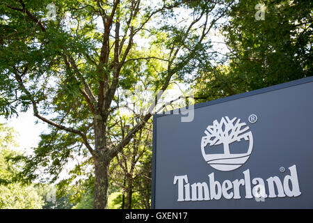 Un logo segno al di fuori della sede della Timberland Company in Stratham, New Hampshire il 14 agosto 2016. Foto Stock