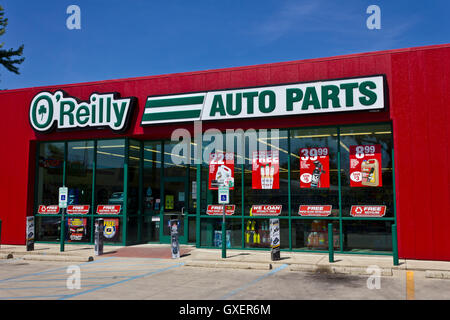 Logansport, IN - Circa Giugno 2016: O'Reily Ricambi Auto Store. O'Reily è un rivenditore e distributore di componenti automobilistici I Foto Stock