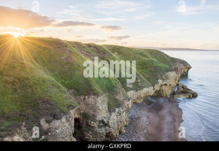 Tramonto su rocce Blackhall Foto Stock