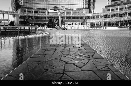 Piazza Gae Aulenti a Milano (Gae Aulenti piazza), nuovo gateway ad una delle comunità s la maggior parte delle città della moda Foto Stock