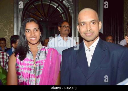 Indian badminton player Olimpiadi Rio silver medallist P V Sindhu P Gopichand Chief Minister Devendra Fadnavis Mumbai Foto Stock