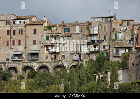 Splendidi vecchi edifici e case da una distanza, Tivoli, Italia Foto Stock