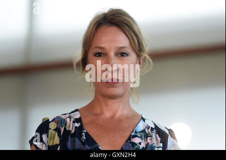 San Sebastian, Spagna. 16 Settembre, 2016. Direttore Bercot Enmanuelle al photocall di " La Fille de Brest' durante la 64a San Sebastian Film Festival di San Sebastian in Spagna il venerdì 16 settembre, 2016. © Gtres Información más Comuniación on line,S.L./Alamy Live News Foto Stock