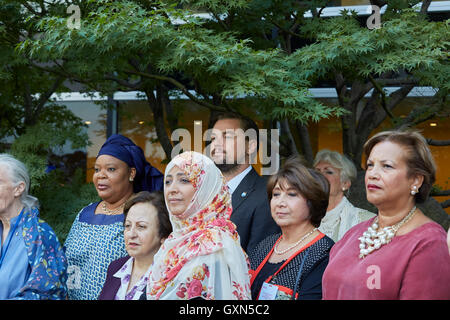New York, Stati Uniti. Xvi Sep, 2016. Noi: ONU, la Campana della Pace cerimonia in occasione del trentacinquesimo anniversario della Giornata Internazionale della Pace (21 Settembre) Commento dal Segretario generale tra i partecipanti figurano: - ONU messaggeri di pace: Leonardo DiCaprio, Michael Douglas, Jane Goodall, Midori, Stevie Wonder - Premi Nobel: Leymah Gbowee, Tawakul Karman, Shirin Ebadi - Global insegnante Premio Laureate: Hanan al credito Hroub: Mark Sullivan/Alamy Live News Foto Stock