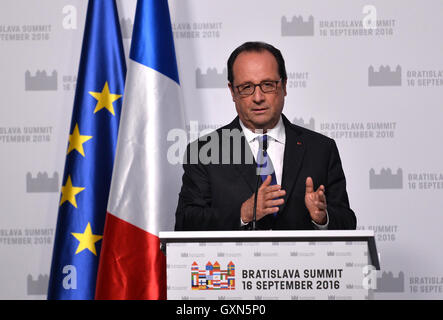 Bratislava, Slovacchia. Xvi Sep, 2016. Il Presidente francese Francois Hollande partecipa a una conferenza stampa entro il vertice UE di Bratislavae, Slovacchia, 16 settembre 2016. Credito: Katerina Sulova/CTK foto/Alamy Live News Foto Stock