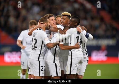 Caen, Francia. Xvi Sep, 2016. French League calcio 1. Caen versus Paris St Germain. Lucas (PSG) celebra il gooal con Blaise Matuidi (PSG) e Presnel Kimpembe (PSG) Credito: Azione Sport Plus/Alamy Live News Foto Stock