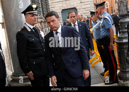 Roma, Italia. Xvii Sep, 2016. Matteo Renzi Roma 17 Settembre 2016. Senato. Camera di sepoltura per l'ex Presidente della Repubblica Italiana Carlo Azeglio Ciampi, che morì all'età di 95. Photo Samantha Zucchi Insidefoto Credito: insidefoto srl/Alamy Live News Foto Stock