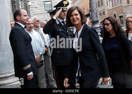 Roma, Italia. Xvii Sep, 2016. Laura Boldrini Roma 17 Settembre 2016. Senato. Camera di sepoltura per l'ex Presidente della Repubblica Italiana Carlo Azeglio Ciampi, che morì all'età di 95. Photo Samantha Zucchi Insidefoto Credito: insidefoto srl/Alamy Live News Foto Stock