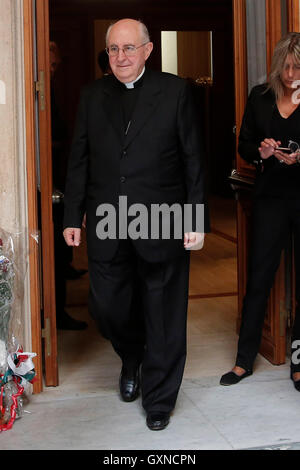 Roma, Italia. Xvii Sep, 2016. il Cardinale Vicario Agostino Vallini Roma 17 Settembre 2016. Senato. Camera di sepoltura per l'ex Presidente della Repubblica Italiana Carlo Azeglio Ciampi, che morì all'età di 95. Photo Samantha Zucchi Insidefoto Credito: insidefoto srl/Alamy Live News Foto Stock