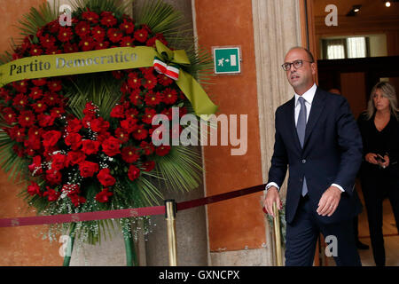 Roma, Italia. Xvii Sep, 2016. Angelino Alfano Roma 17 Settembre 2016. Senato. Camera di sepoltura per l'ex Presidente della Repubblica Italiana Carlo Azeglio Ciampi, che morì all'età di 95. Photo Samantha Zucchi Insidefoto Credito: insidefoto srl/Alamy Live News Foto Stock