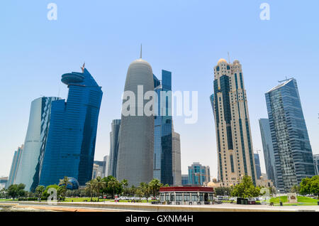 Skyline di West Bay il quartiere finanziario a Doha, in Qatar Foto Stock