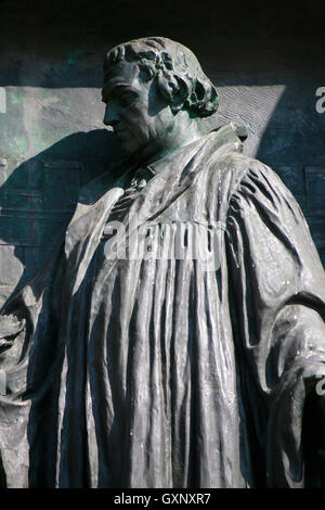 Sollievo mit dem Portrait von Martin Luther am Berliner Dom, Berlin-Mitte. Foto Stock