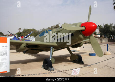 Ex forza aerea israeliana Messerschmitt BF 109 in mostra presso il Museo dell'aviazione Hatzerim di Beerseba, Israël Foto Stock