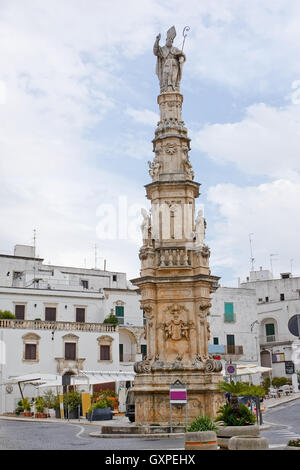 Statua di Sant'Oronzo a Ostuni (Italia) Foto Stock