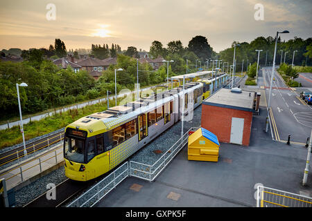 East didsbury stazione dei tram Fermata del tram alba cercando in Heaton Mersey Stockport un doppio del tram Metrolink si è fermato a th Foto Stock