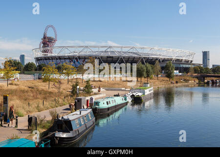 Vista della ex Stadio Olimpico a Londra. Riaperto nel luglio 2016 come la casa del West Ham United Football Club. Foto Stock