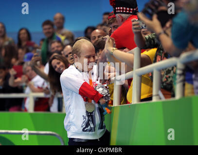 Gran Bretagna Andrew Mullen che ha terminato secondo negli uomini 50m dorso - S5 Final durante il nono giorno del 2016 Rio Giochi Paralimpici di Rio de Janeiro in Brasile. Stampa foto di associazione. Picture Data: venerdì 16 settembre, 2016. Foto di credito dovrebbe leggere: Andrew Matthews/filo PA. Solo uso editoriale Foto Stock