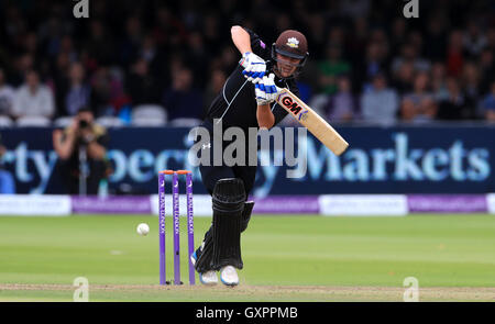 Surrey's Rory Burns batting durante il Royal London un giorno per la finale di coppa a Lord's, Londra. Foto Stock