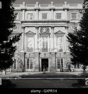 Degli anni Cinquanta, storico, Hampton Court, un palazzo reale a Richmond Upon Thames, Inghilterra. Foto Stock