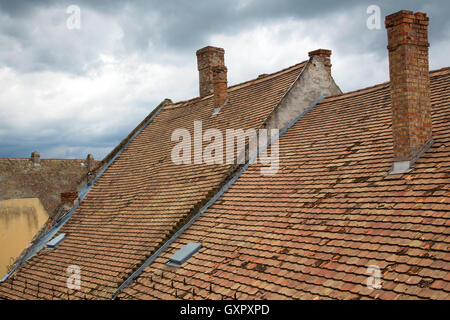 Vecchi tetti in Szentendre, Ungheria Foto Stock