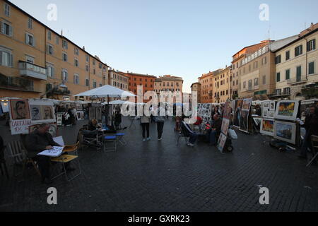 Roma, Roma, Roma, tha famosa Piazza Navona, ampia angolazione del fascino di bancarelle, Italia, viaggi, turismo Foto Stock