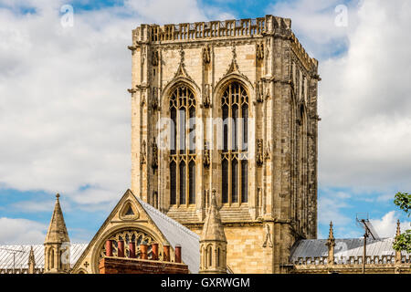 Transetto sud e la torre centrale di York Minster Foto Stock