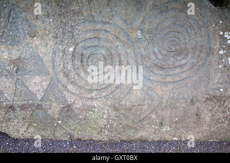 Arte in pietra di ingresso a Newgrange Cairn, Donore, Irlanda Foto Stock