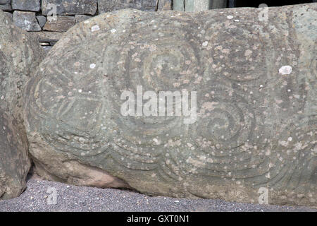 Arte in pietra di ingresso a Newgrange Cairn, Donore, Irlanda Foto Stock